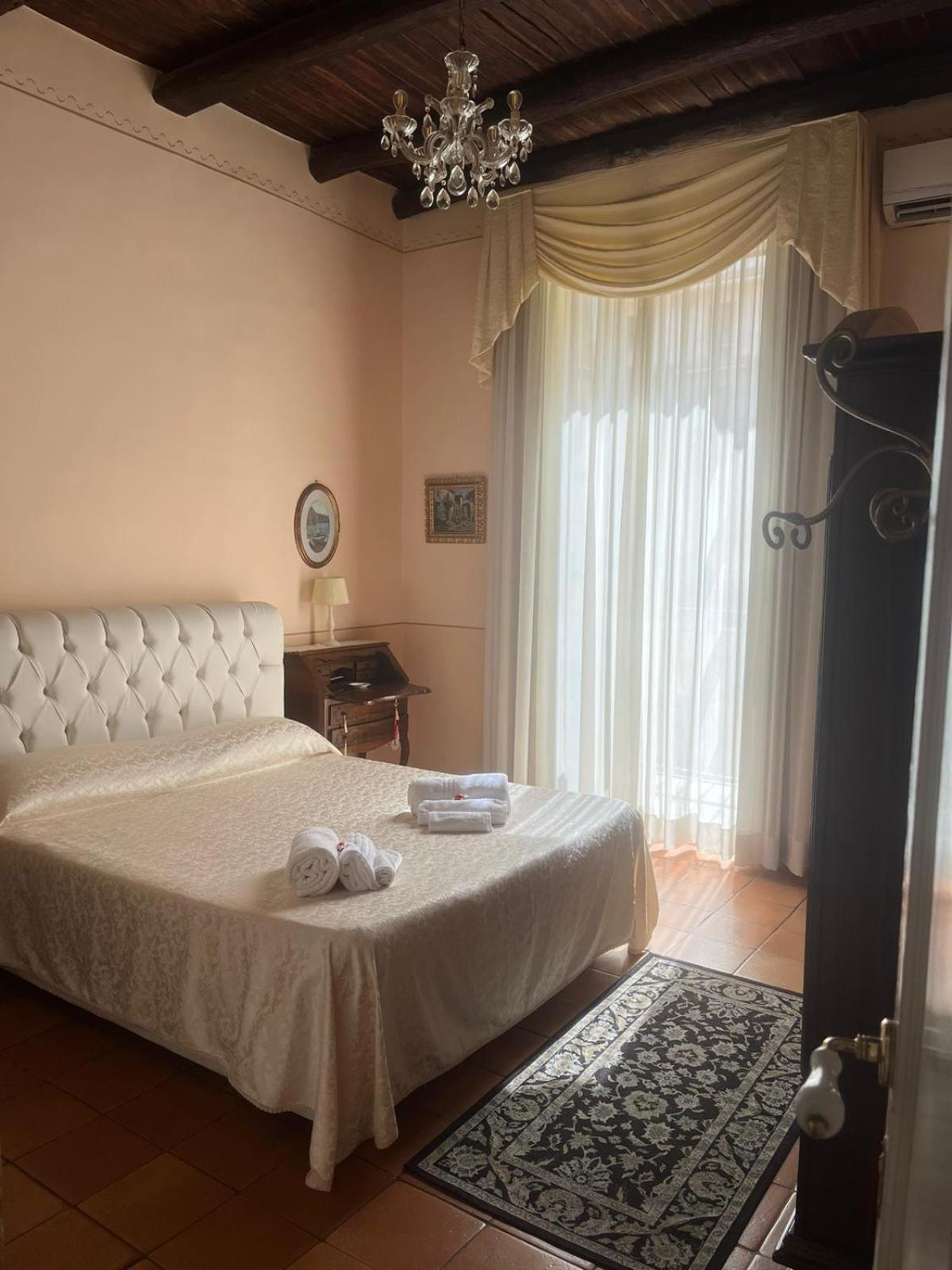 Maison Barriera - Luxury Suites - Salerno City Center Esterno foto